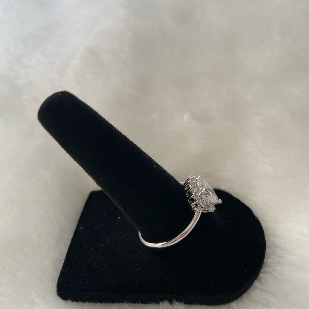 Women’s size 9 Moissanite tear drop with halo ring 1.80ct - Picture 4 of 5